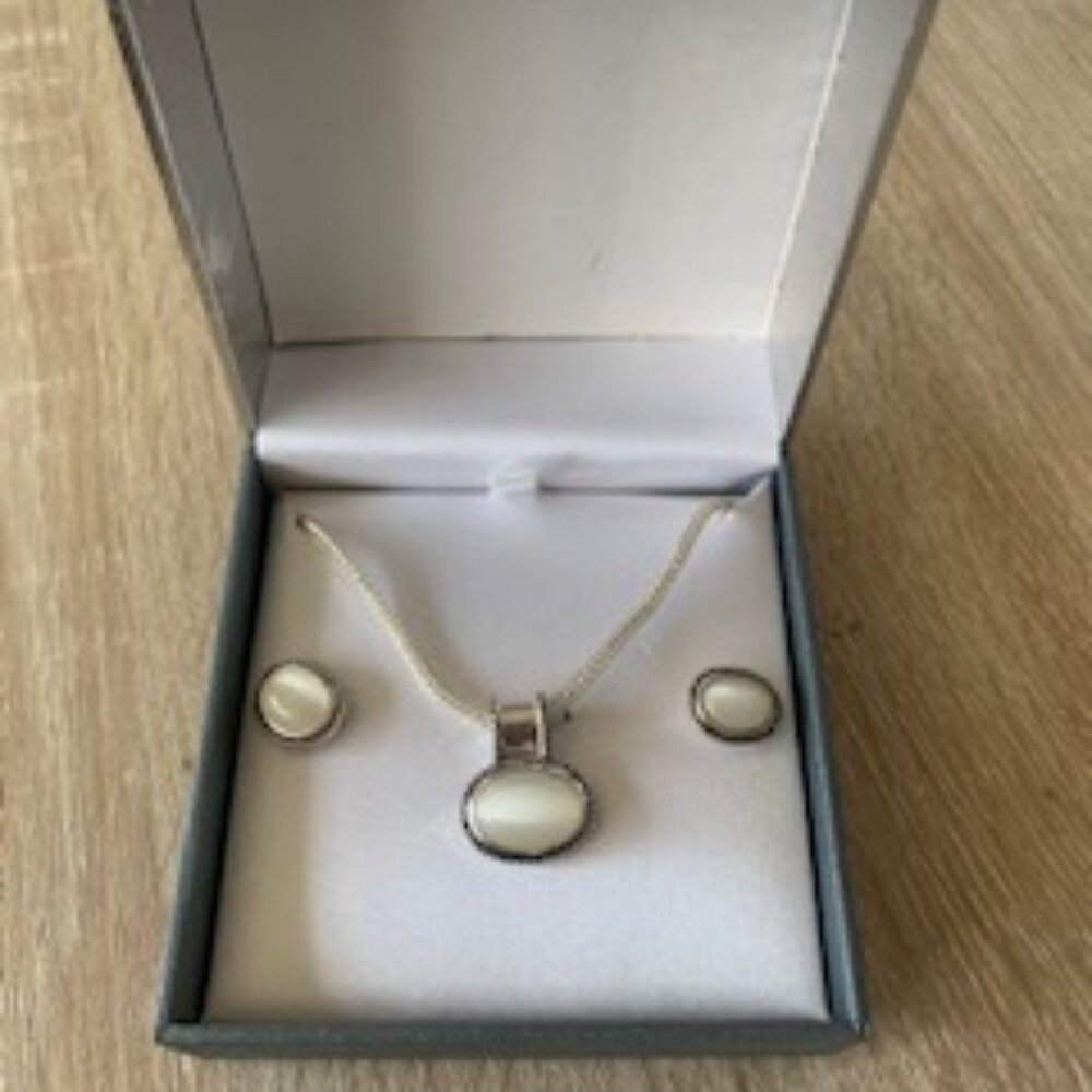 White Stone Necklace & Earring Set